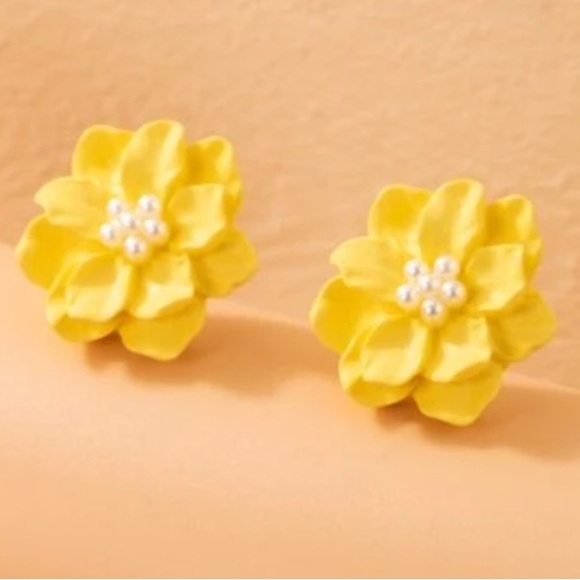 Yellow , White, Flower Pearl Resin, Summer, Goth, Floral, Boho Cottage Earrings - Picture 1 of 5